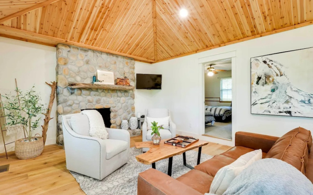 Spacious Home on Beaver Lake w/ Deck & Fire Pit!