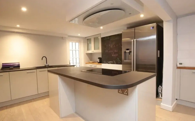 Stunning Central Oxford 3BR Home Inc. Parking