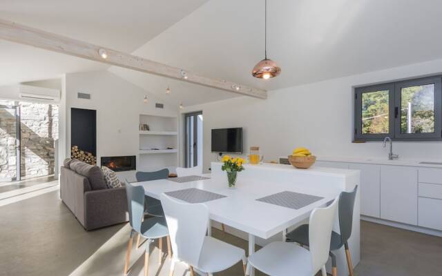 Charming Villa in Nedešcina With Pool