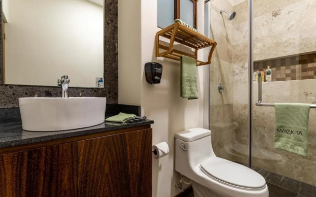 ISLA MUJERES MAYAKITA LUXURY VILLA with ROOFTOP JACUZZI