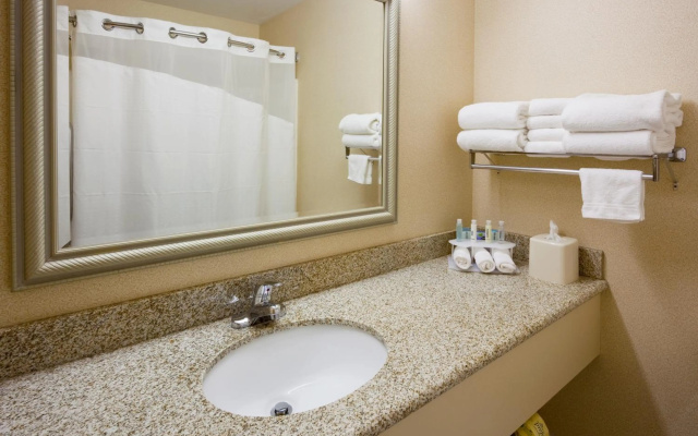 Holiday Inn Express Fargo-West Acres by IHG