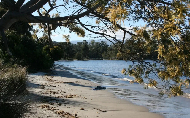 Snug Beach Cabin And Caravan Park
