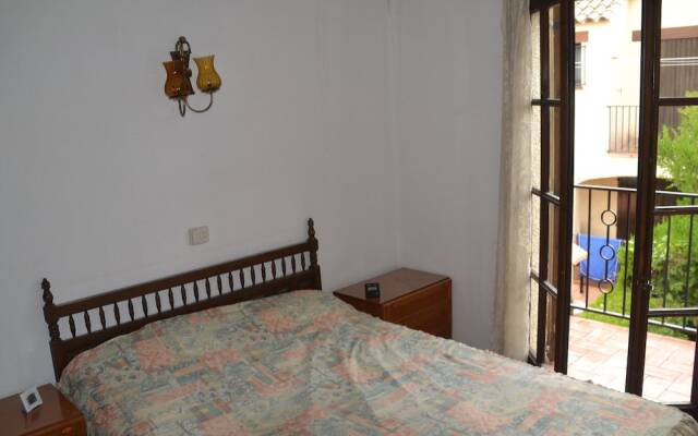 Cosy Holiday Home in L'estartit With Swimming Pool