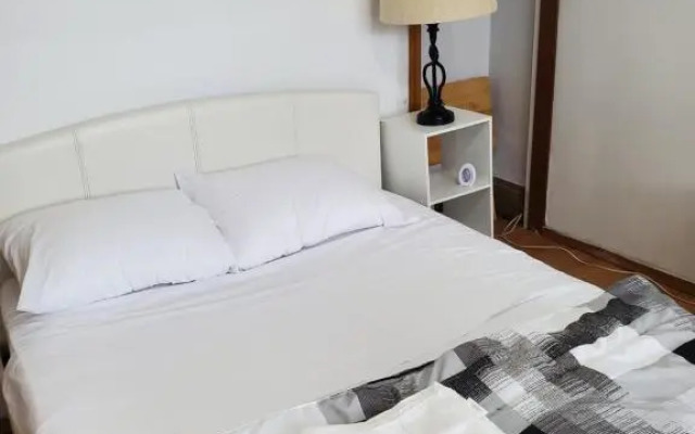 Toronto Little Italy Guest House