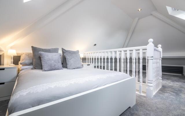 Mayfield House - 4 Bedroom House - Tenby