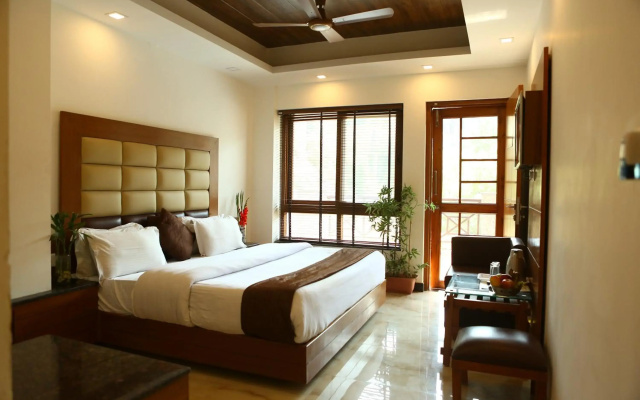 OYO Rooms Mussoorie Library