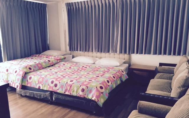 Nine Place Sukhumvit 40 - Hostel
