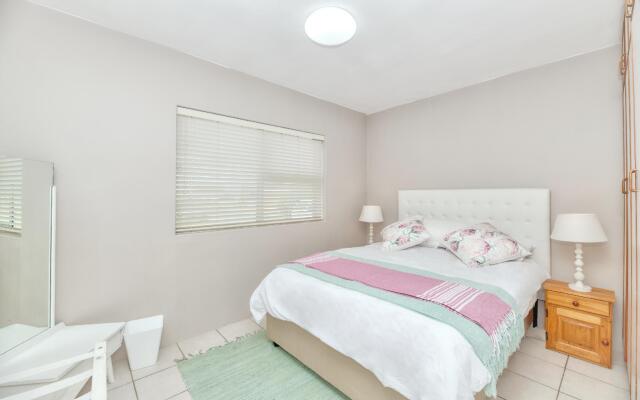 Land's Edge Struisbaai