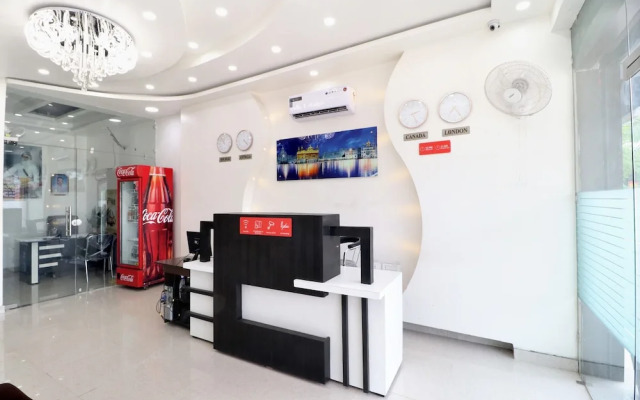 OYO 16379 Hotel LivInn Hub