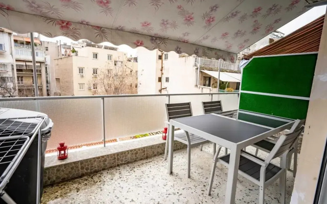 Larisis train station 1 bedroom flat for 2 persons