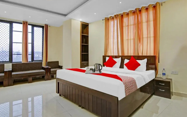 OYO Flagship 70251 Hotel Starwood