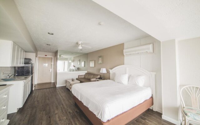 Surf Club Oceanfront Hotel
