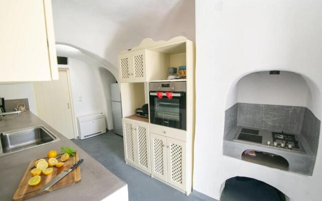 Agrilia secluded cave house