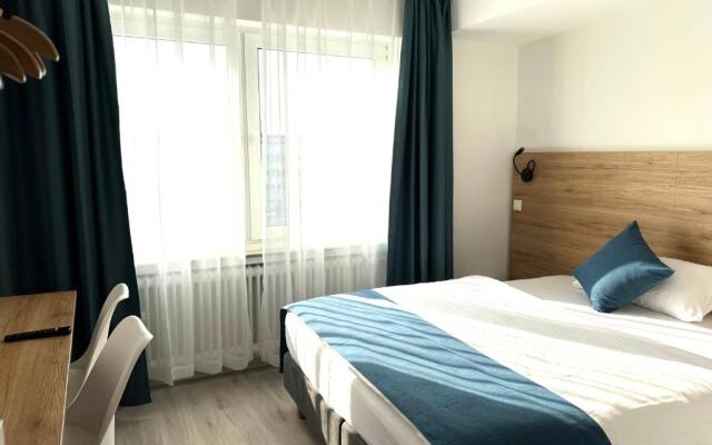 Hotel 83