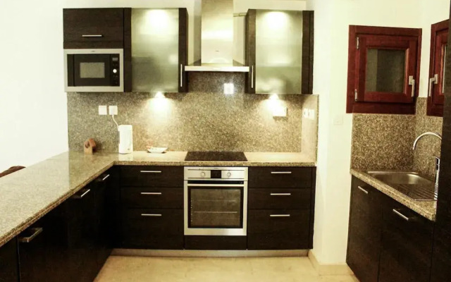 Tranquil Marina View Retreat