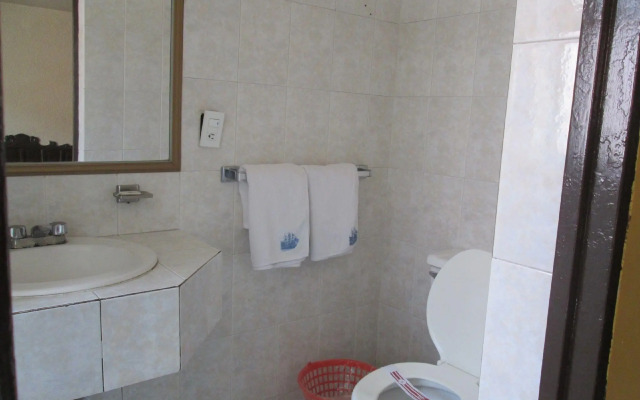 OYO Hotel Colón Express