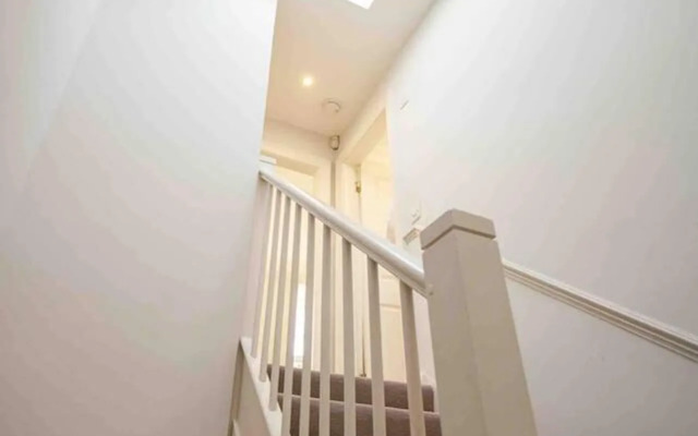 Spacious & Modern 3brs House in Central London