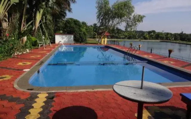 Royal Riviera Hotel & Resort