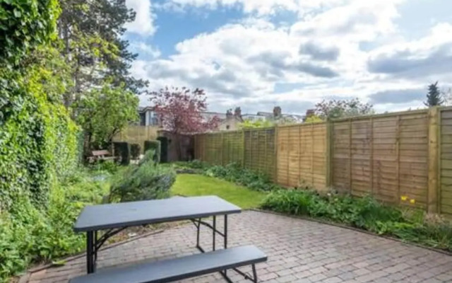 Summertown 4-br Family Home - Bright Spacious