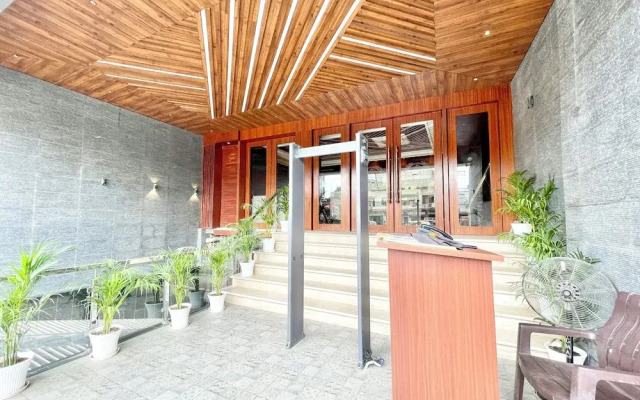 Hotel Mantavya - Varanasi near Temple