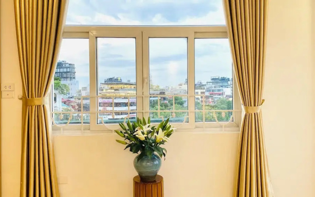 2 mins to Ho Guom LA MANDARINA HOTEL