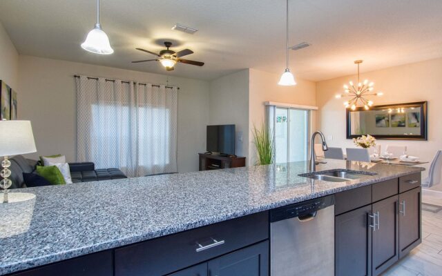 Storey Lake 4 Bedroom Townhome w Splashpool - 1625ST