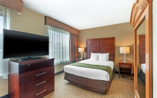 Comfort Suites Wilmington near Downtown