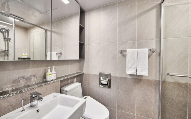 Shift Door Residence Hari