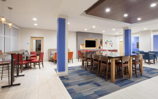 Holiday Inn Express & Suites Amarillo, an IHG Hotel