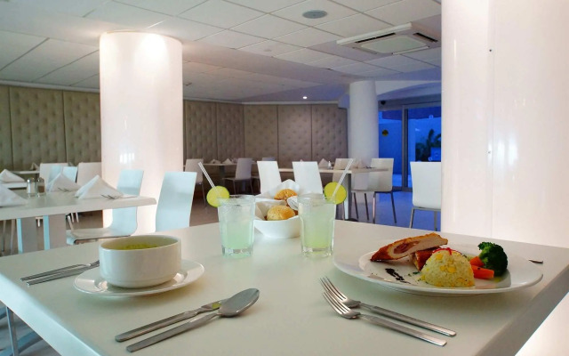 Adhara Express Hotel