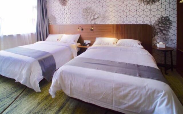 Guangzhou Pinecone & Huayi Select Hotel