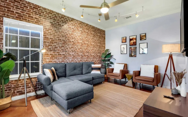 Spacious Retreat & Game Room Sleeps 12