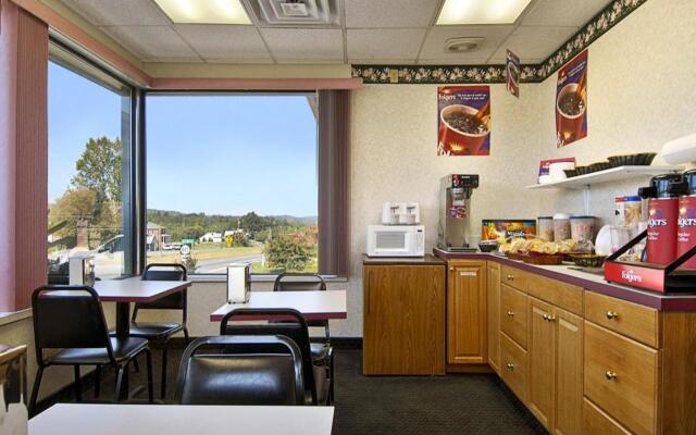 Travelodge by Wyndham Ridgeway Martinsville Area