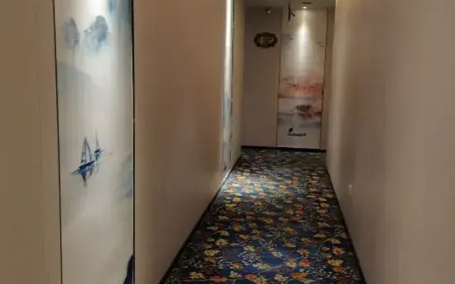 Longzhen Business Hotel