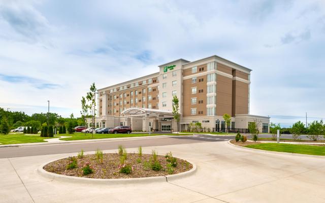 Holiday Inn Hotel & Suites Farmington Hills - Detroit NW, an IHG Hotel