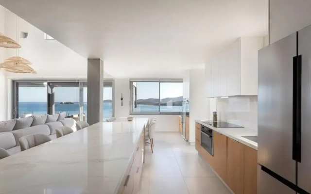 Luxurious Seafront Villa Karystos