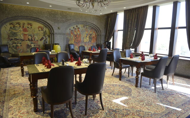 Chinggis Khaan Hotel