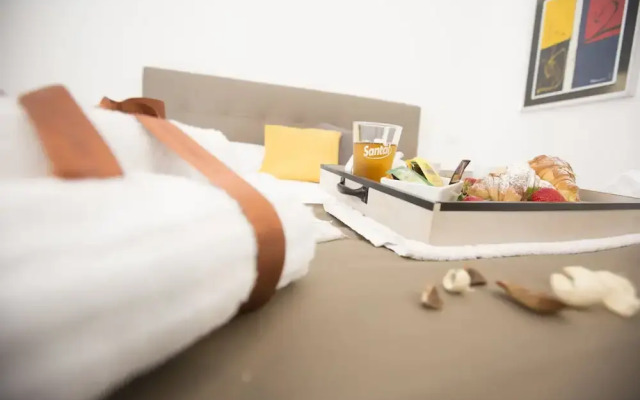 Preluna Central Palace