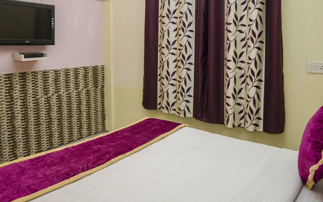 Western Enclave by OYO Rooms