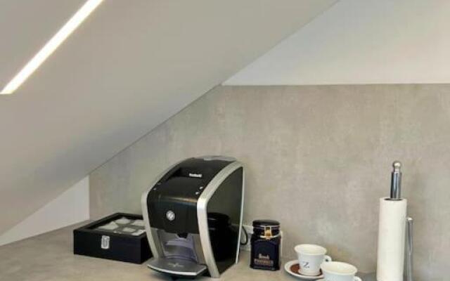 White 1 BD Old Town Apartment by Hostlovers