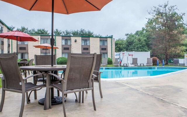 SureStay Plus Hotel by Best Western McGuire AFB Jackson