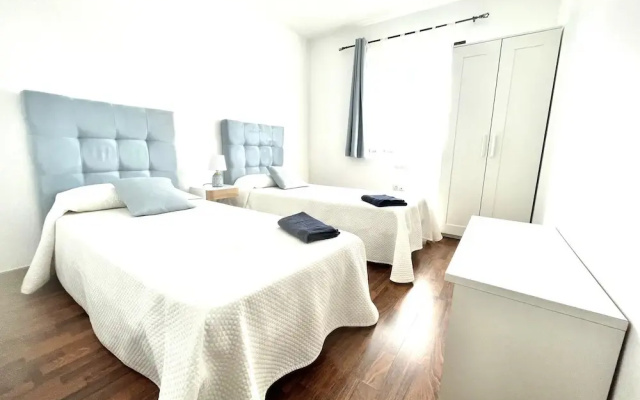 House - Sleeps 6 - Pool - Pet Friendly