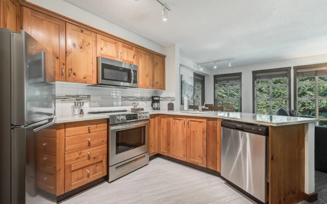 Blackcomb Springs Suites by CLIQUE