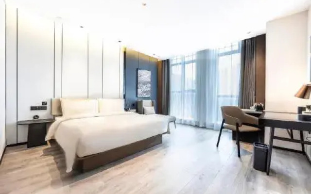 Atour Hotel Zhengzhou East Station Longzi Lake