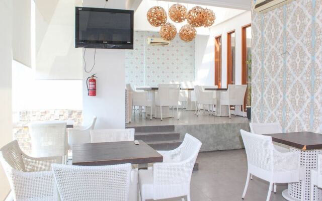 Airy Wijaya Kusuma Dukuh Kupang Timur 20 Surabaya
