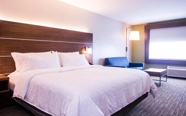 Holiday Inn Express & Suites Rehoboth Beach
