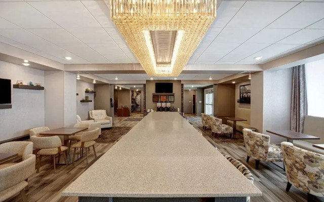 Ramada by Wyndham St. Paul AB