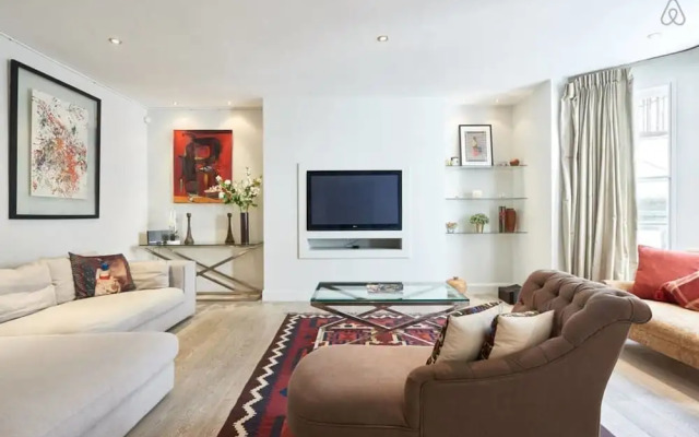 3bed, 2bath Kensington Flat W/garden 1min to Tube