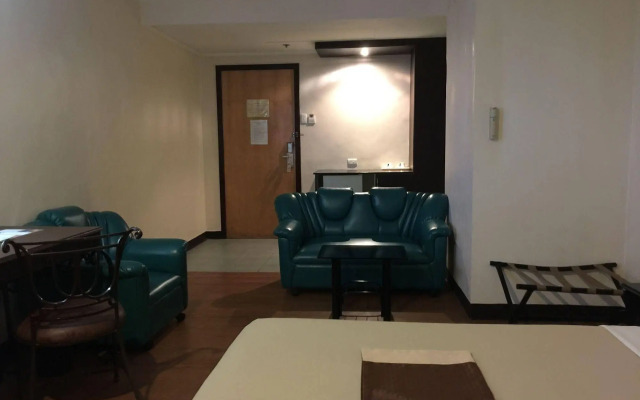 The Golden Peak Hotel & Suites powered by Cocotel