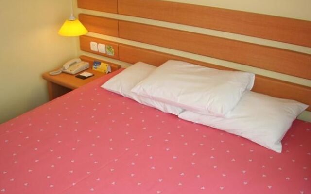 Hanting Hotel Qingdao University Maidao Metro Station